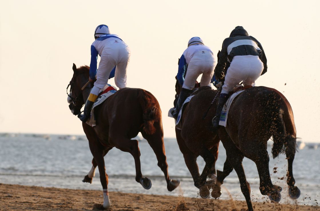 carreras de caballos en la playa de sanlucar españa